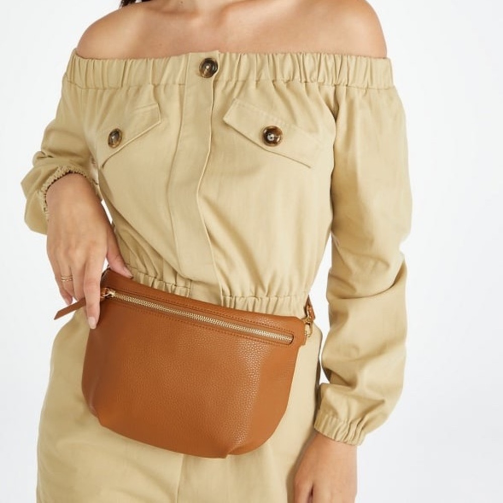 JustFab Everyday Fanny Pack in Camel